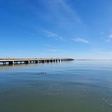 Gorgeous In Geay (Charente-Maritime)