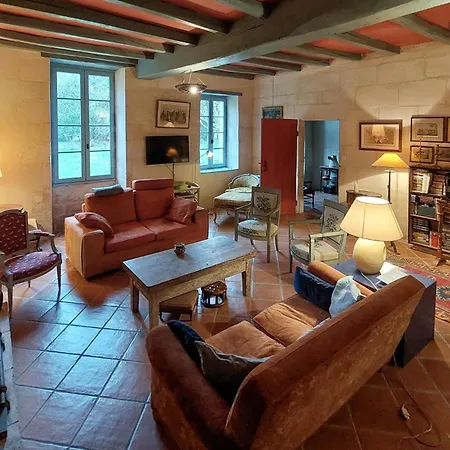 Gorgeous In Geay (Charente-Maritime)