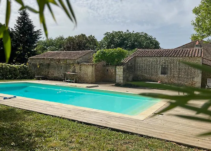 Gorgeous In Geay (Charente-Maritime)